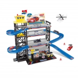 Große Parkgarage mit Helikopterlandeplatz